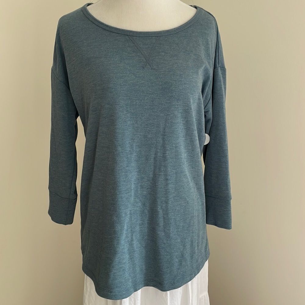 NWT ST johns bay shirt with longer back and split on bottom size medium